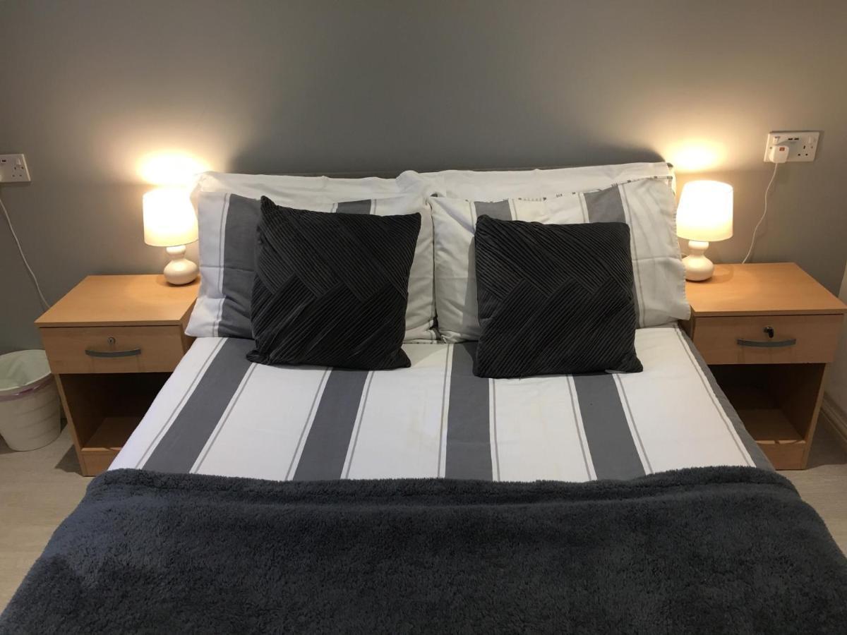 Spacious Ground Floor Studio Flat - Easy Access To Stansted Airport, London And Cambridge Διαμέρισμα Μπίσοπς Στόρτφορντ Εξωτερικό φωτογραφία