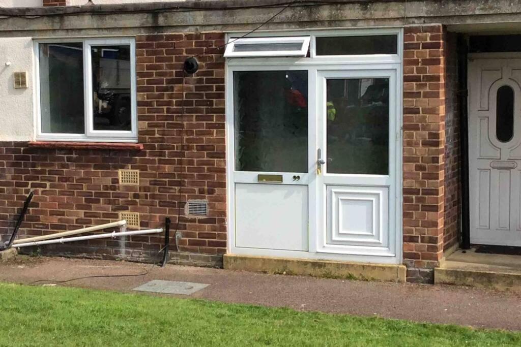 Spacious Ground Floor Studio Flat - Easy Access To Stansted Airport, London And Cambridge Διαμέρισμα Μπίσοπς Στόρτφορντ Εξωτερικό φωτογραφία