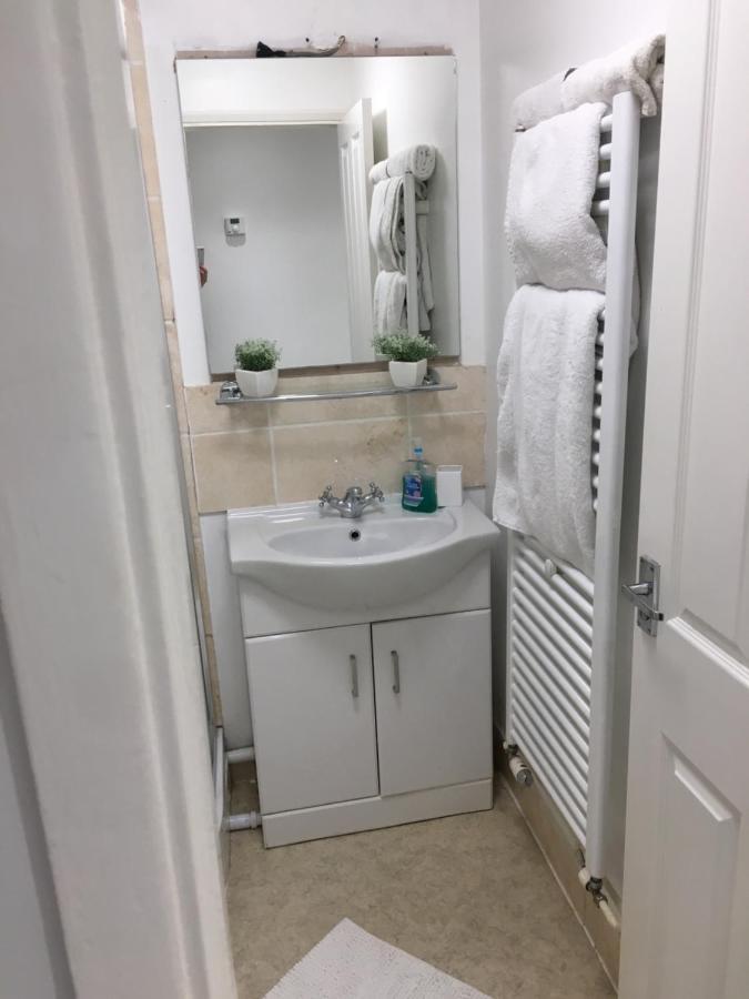 Spacious Ground Floor Studio Flat - Easy Access To Stansted Airport, London And Cambridge Διαμέρισμα Μπίσοπς Στόρτφορντ Εξωτερικό φωτογραφία