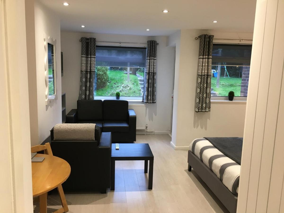 Spacious Ground Floor Studio Flat - Easy Access To Stansted Airport, London And Cambridge Διαμέρισμα Μπίσοπς Στόρτφορντ Εξωτερικό φωτογραφία