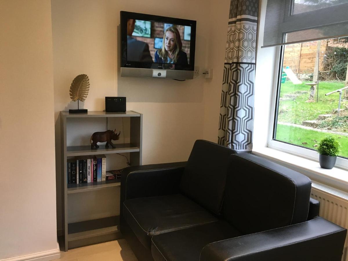 Spacious Ground Floor Studio Flat - Easy Access To Stansted Airport, London And Cambridge Διαμέρισμα Μπίσοπς Στόρτφορντ Εξωτερικό φωτογραφία