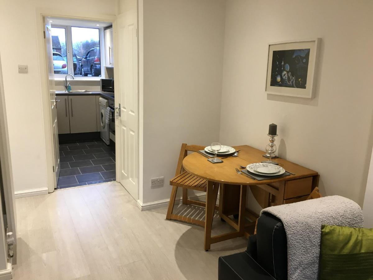 Spacious Ground Floor Studio Flat - Easy Access To Stansted Airport, London And Cambridge Διαμέρισμα Μπίσοπς Στόρτφορντ Εξωτερικό φωτογραφία